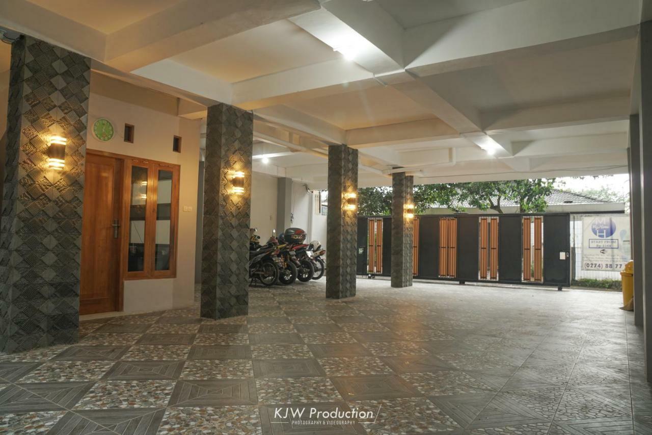 M Stay Guest House Jogja Yogyakarta Dış mekan fotoğraf